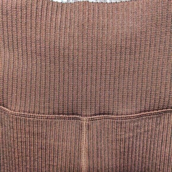 Good American | Seamless Rib Leggings in Chocolate - Picture 9 of 10